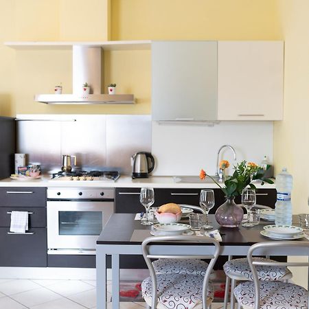 Ferienwohnung Terrazza Baciata Dal Sole Lazise Exterior foto